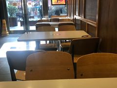 靠窗位-汉堡王(EAC欧美中心店)