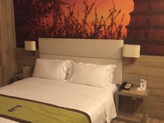 -西安大雁塔科技大学地铁站亚朵酒店