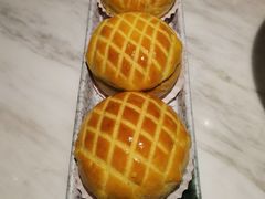 酥皮水牛奶菠萝包-陶陶居酒家(新天地店)