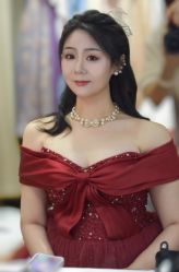点击看大图 -爱伊人婚纱礼服美妆馆