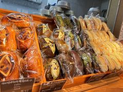 -天井·丑面包搭咖啡