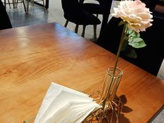 -POKEE VIA&Brunch·维娅(重庆来福士店)