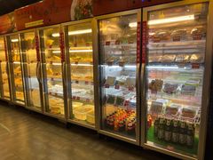 面包甜点陈列柜-川麻婆泥锅涮肚·串串火锅(物资学院店)