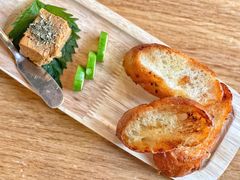 蒜香法棍佐秘制鸡肝酱-小隐(淮海路店)