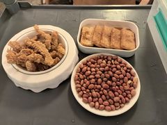 -茅草房·河畔园林火锅