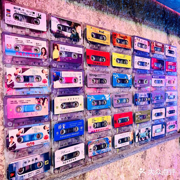 重庆旅游三连，洪崖洞、十八梯、吃防空洞火锅！