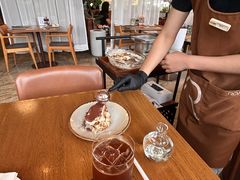 -ROAST coffee & eatery