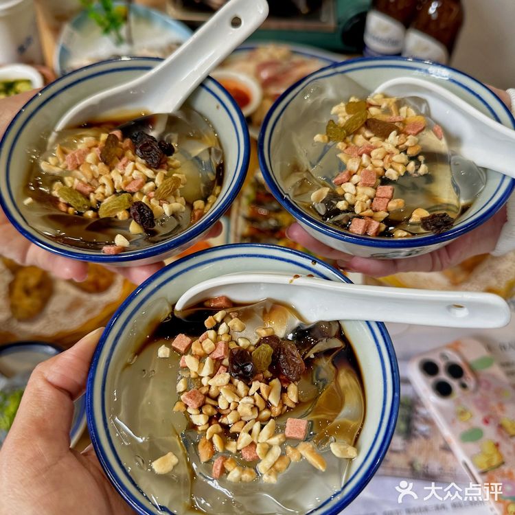 十一合村这家鸡煲火锅，“椰”没和你商量！