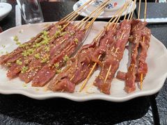 -何妹湿辣牛肉·粤式烧烤砂煲(桂雅路店)