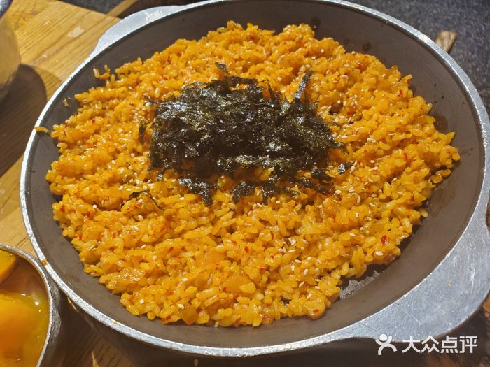 姜虎东白丁(德思勤店)肚领炒饭图片