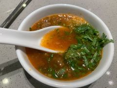 牛肉芹菜番茄汤-海底捞火锅(关山保利店)