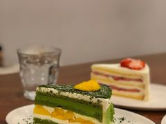 黄桃抹茶奶酥奶油蛋糕-black rainbow coffee