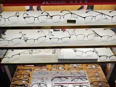 -优医视平价眼镜蔡司依视路折扣工厂店(十里堡店)
