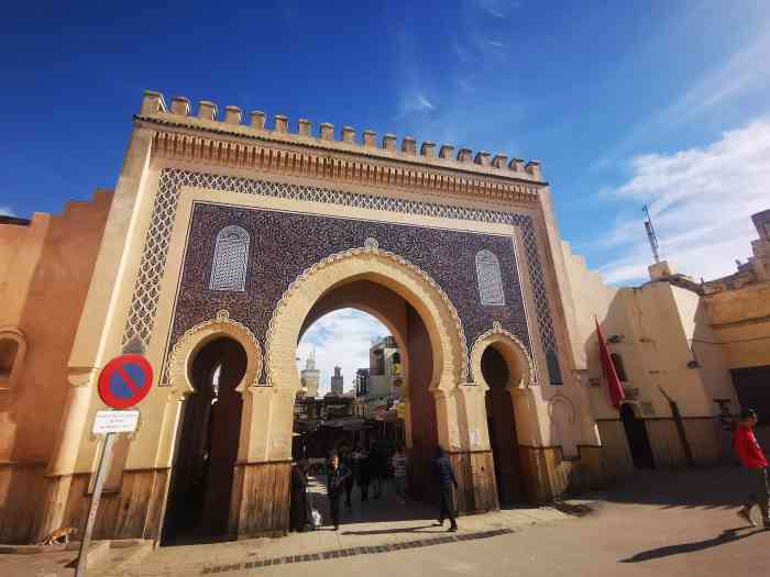 布日卢蓝门-"古老的布日卢蓝门是进入老城区的入口,这座.