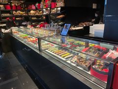 面包甜点陈列柜-Salon de The de Joel Robuchon(外滩18号店)
