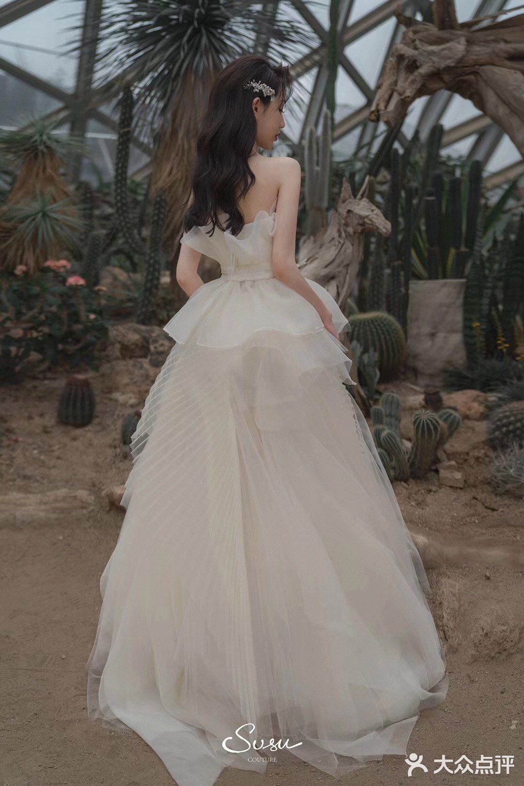 「初见黎明 碧波荡漾 且听风吟 清雅无匹」