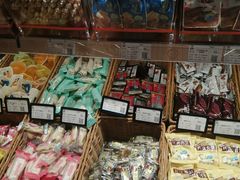 零售区-来伊份(前进西路万象汇店)