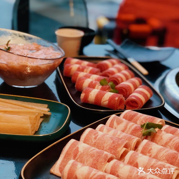 装修精致，最适合约会的重庆火锅[调皮]