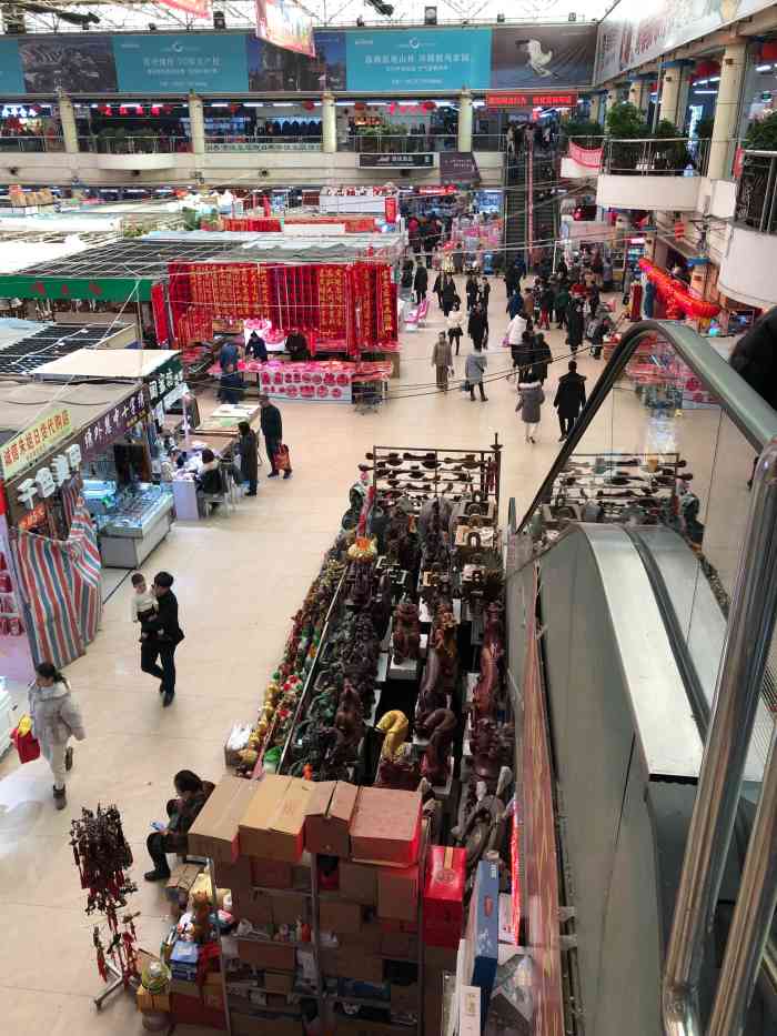 玉皇商城(东子数码店)-"是葫芦岛著名的小商品城 鲜花 灯笼 对联.