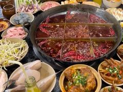 -渝嘴小老弟老火锅(华新村店)