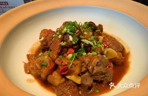 Pork Trotter Stewed with Button Mushrooms