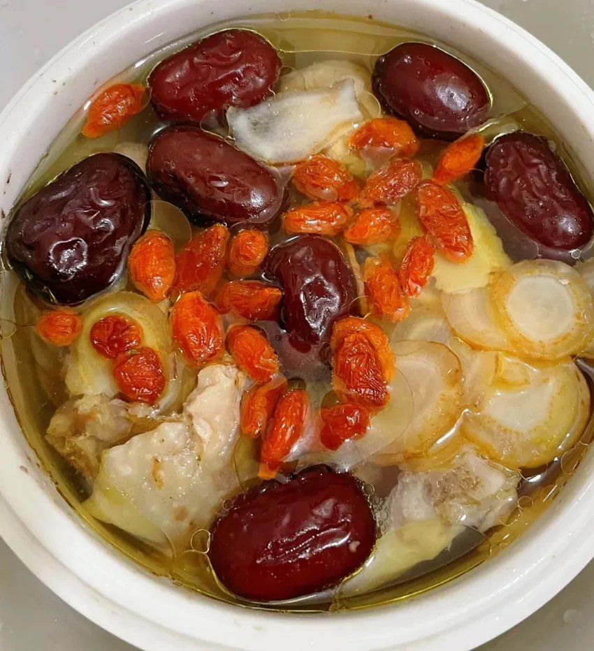 西洋参红枣鸡汤