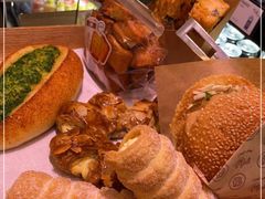 -巴黎贝甜(大宁国际商业广场店)