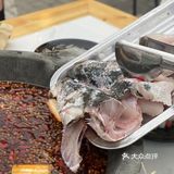 老板是正宗四川人，锅底的口味非常地道，红汤颜色鲜亮