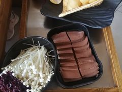 -佬土鹅肠火锅(中建大观店)