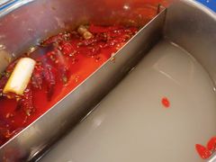 鸳鸯锅底-马路边边串串香形象店(磐石路店)