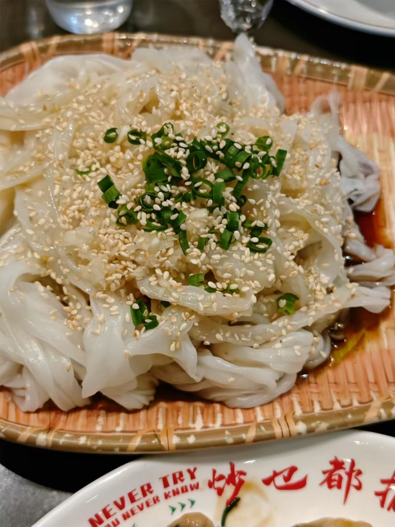 这家店的茂名捞粉简直美味至极,粉条顺滑细腻,搭配