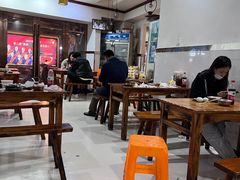 大堂-红帽叔叔包子