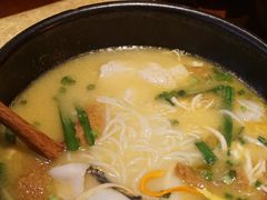 -银米·云南传统过桥米线(双廊黑金冠店)