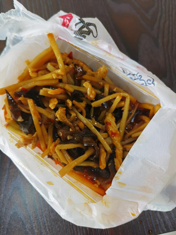 大厨小店-"打包一份鱼香肉丝 到家拆开后发现是笋丝炒.