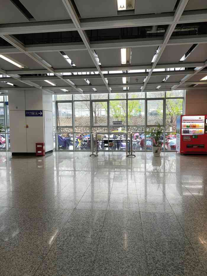 经天路(地铁站)-"仙林风景也太好了吧!在南京快6年了,没来.