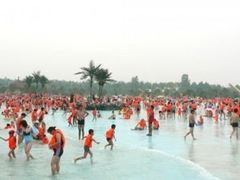 -黄河谷马拉湾海浪浴场