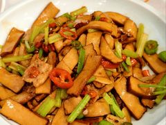 小炒香干-鑫巴蜀小镇 · 水煮鱼专研店(玉桥店)