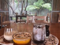 -Chom Cafe and Restaurant