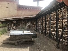 -比如骷髅墙景区