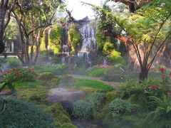 -Chom Cafe and Restaurant