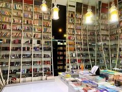 -钟书阁(松江泰晤士小镇店)