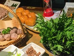 -左庭右院鲜牛肉火锅(金山万达店)