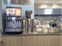 -The Habit Burger Grill 哈比特汉堡(世博店)