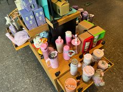 -星巴克臻选(呼和浩特维多利摩尔城店)