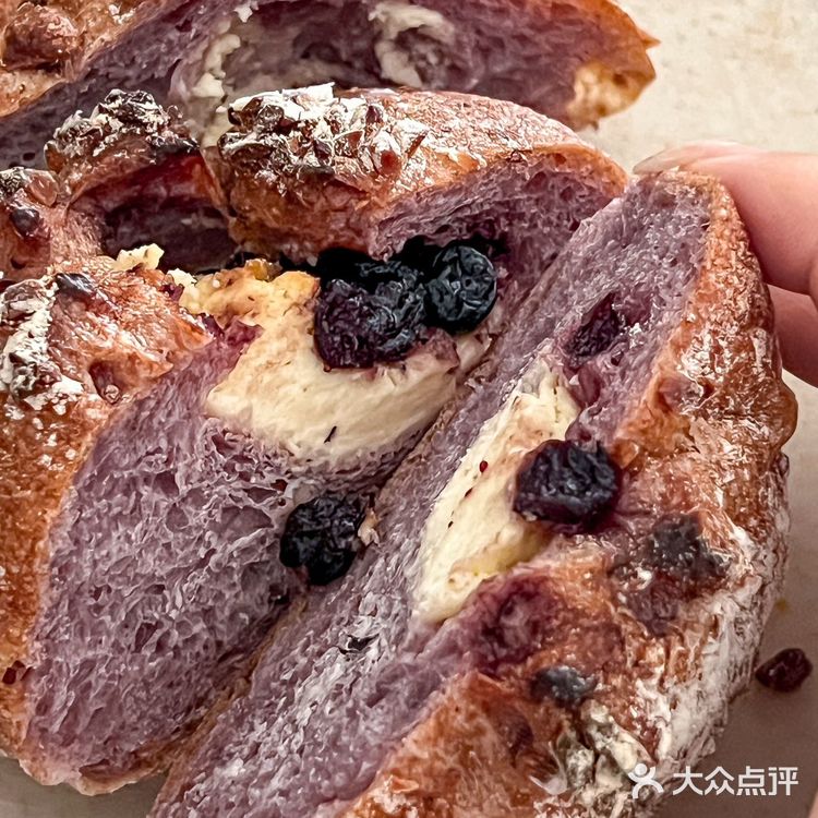面包🍞脑袋快来试试广州新出的紫麦法包