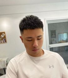 -15C7 男士理发馆 烫染专业店