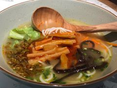 苗家酸笋面-百春原湖南牛肉粉(百联世纪店)