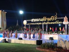 -皇家田广场(อนุสาวรีย์ทหารอาสา)