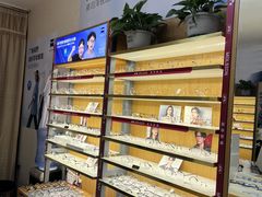 -优医视平价眼镜蔡司依视路折扣工厂店(十里堡店)