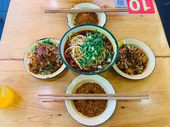 -拈签一笑黄牛肉辣卤串串